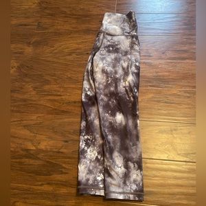 Athleta salutation stash pocket capri